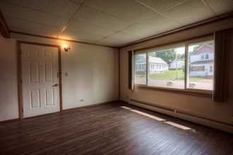 308 E Mary St-Unit -1 in Bessemer, MI - Foto de edificio - Building Photo