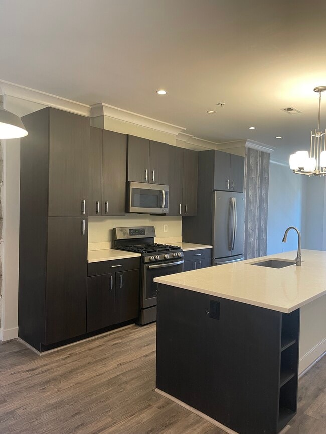 property at 918 N Buchanan St