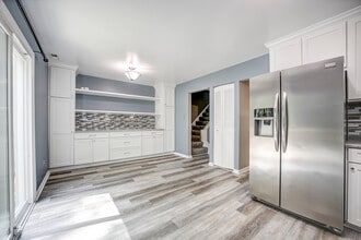 13711 Flowing Brook Ct in Chantilly, VA - Foto de edificio - Building Photo