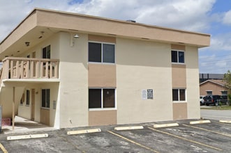 3661 SW 59 Terr in Fort Lauderdale, FL - Foto de edificio - Interior Photo
