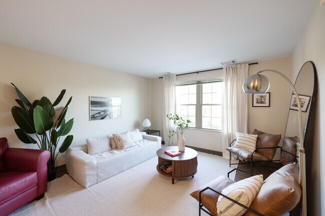 College Suites of City Station East in Troy, NY - Foto de edificio - Interior Photo