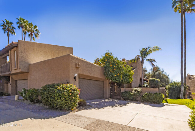 4446 E Camelback Rd in Phoenix, AZ - Building Photo - Building Photo