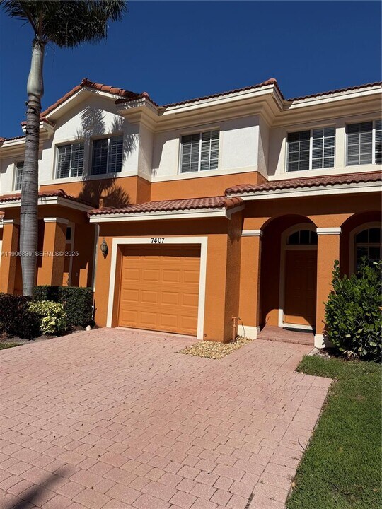 7407 Briella Dr in Boynton Beach, FL - Foto de edificio
