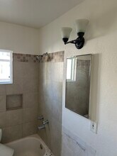 422 W Laurel St, Unit A in Compton, CA - Building Photo - Building Photo