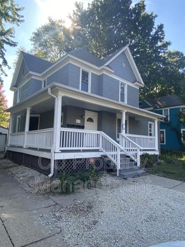 615 W White St in Champaign, IL - Building Photo - Building Photo