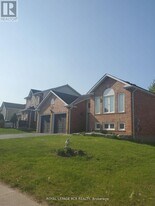 199 King St in East Gwillimbury, ON - Building Photo