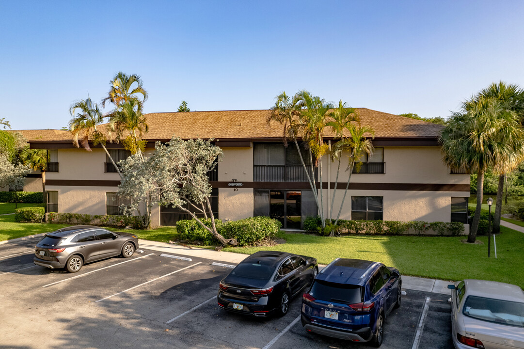 Applewood Village I in Coconut Creek, FL - Building Photo