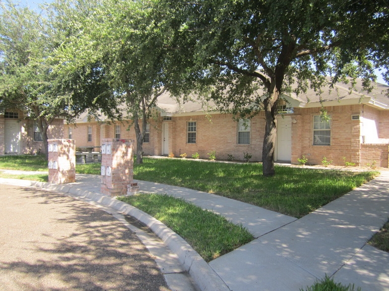 1705 Lexington Cir in Edinburg, TX - Building Photo