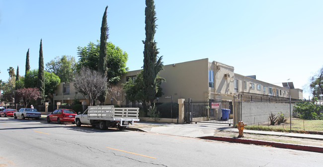 14816 Chase St in Van Nuys, CA - Foto de edificio - Building Photo