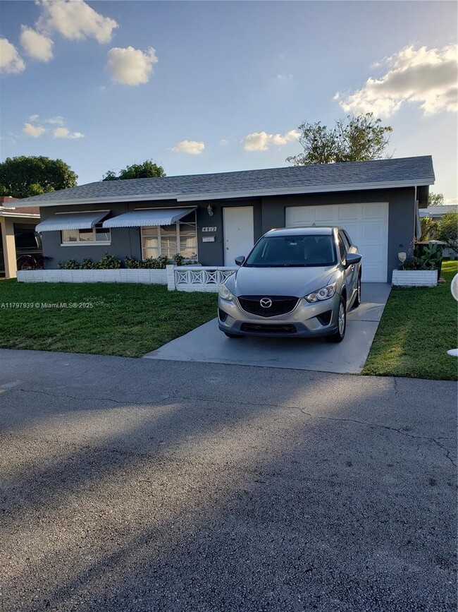 4812 NW 49th Pl