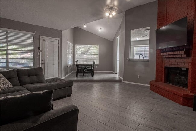 6914 Trail Lake in San Antonio, TX - Building Photo - Building Photo