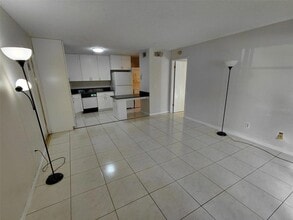 8203 Sun Spring Cir, Unit 21 in Orlando, FL - Foto de edificio - Building Photo