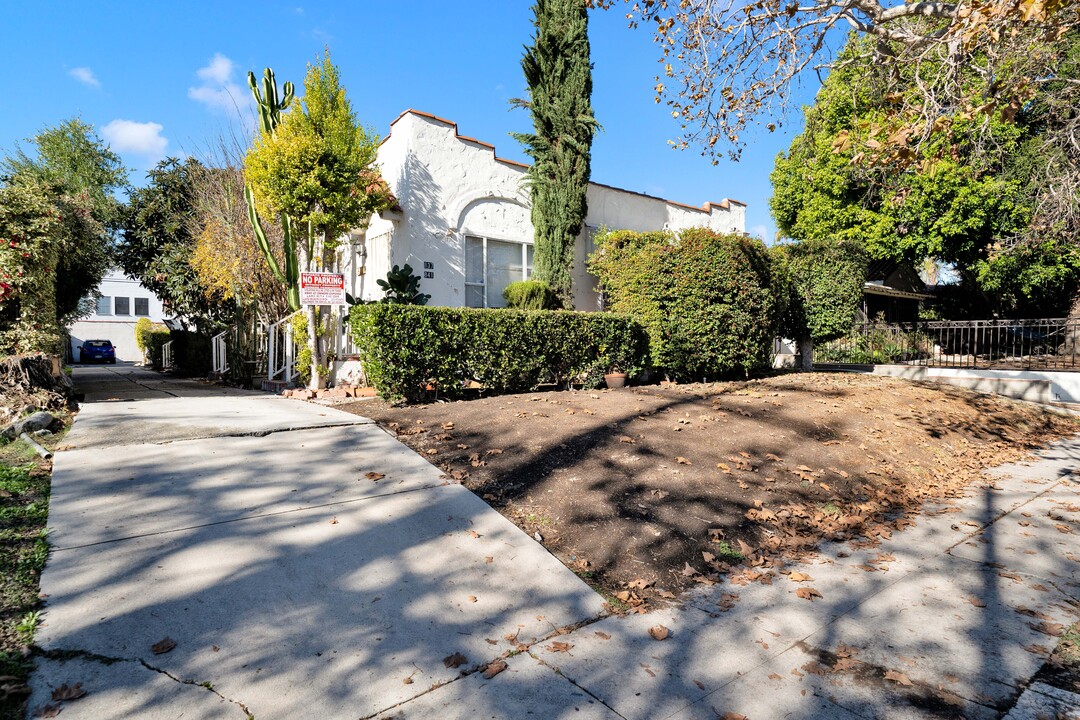 837 N Formosa Ave in Los Angeles, CA - Building Photo