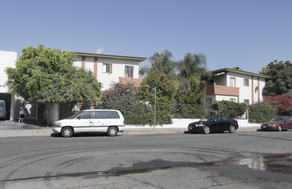 6537 Troost Ave in North Hollywood, CA - Building Photo