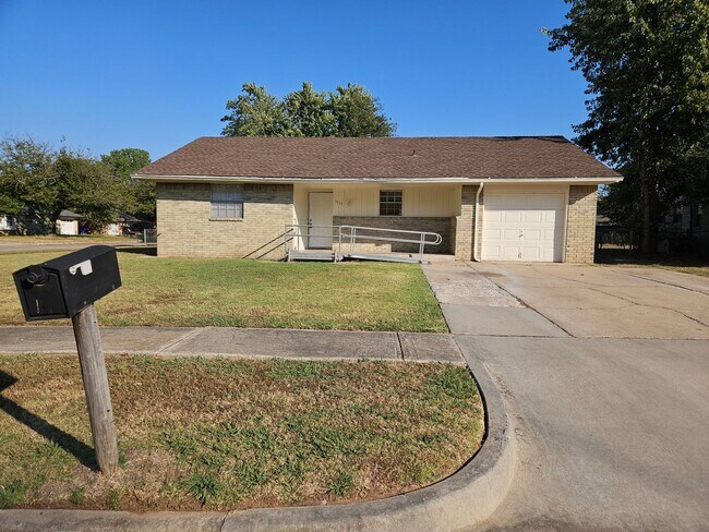 1515 Elk Cir in Norman, OK - Foto de edificio - Building Photo