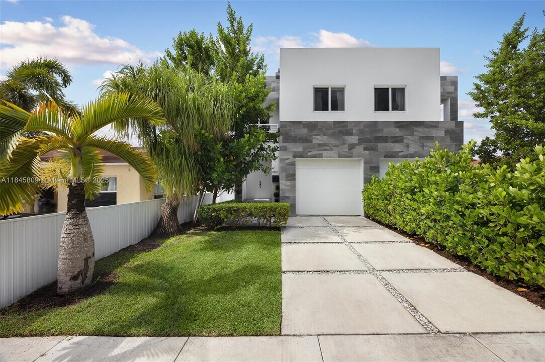 3368 SW 27th St in Miami, FL - Building Photo