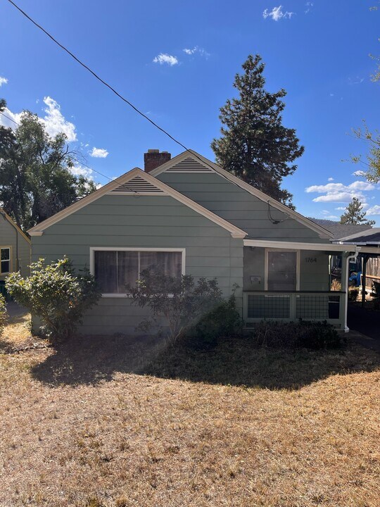 1764 N Eldorado Ave in Klamath Falls, OR - Building Photo