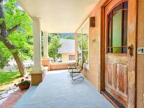 1002 Lorrain St in Austin, TX - Building Photo - Building Photo