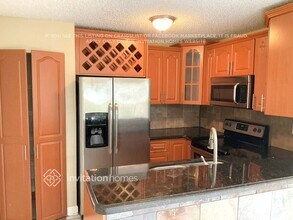 10111 NW 57th Terrace in Doral, FL - Building Photo - Building Photo