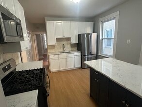 218 Hough Ave, Unit 218 in Bridgeport, CT - Building Photo - Building Photo
