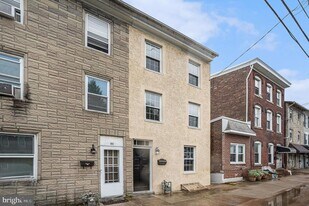 363 Spring Mill Ave in Conshohocken, PA - Building Photo