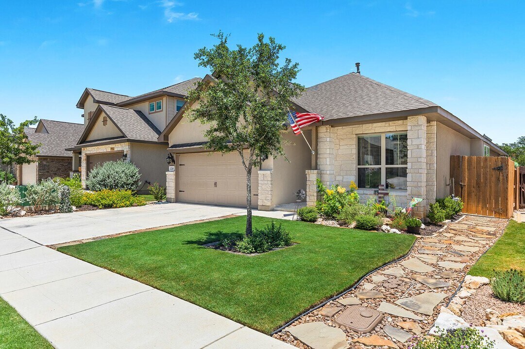 1210 Cross Gable in New Braunfels, TX - Building Photo