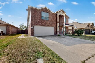 1066 Carpenter Ct in Lavon, TX - Foto de edificio - Building Photo