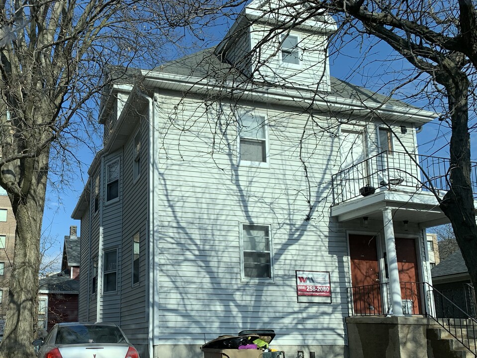 544 W Dayton St, Unit 1 in Madison, WI - Building Photo