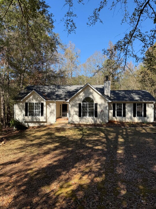 129 Winchester Dr in Sharpsburg, GA - Foto de edificio