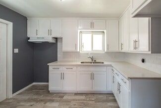 9617 Flower St in Bellflower, CA - Building Photo - Building Photo