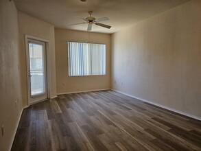 18416 Cave Creek Road, Unit 2074 in Phoenix, AZ - Foto de edificio - Building Photo