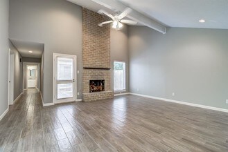 16026 Bear Hill Dr in Houston, TX - Building Photo - Building Photo