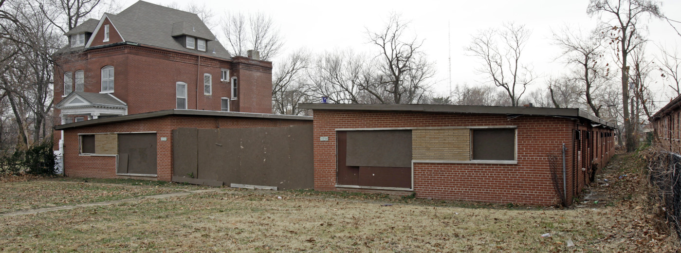 5730 Cabanne Ave in St. Louis, MO - Building Photo