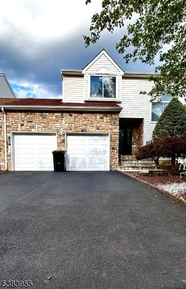 27 Kingfisher Ct in Marlboro, NJ - Building Photo - Building Photo