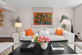 179 Sullivan St in New York, NY - Building Photo - Building Photo