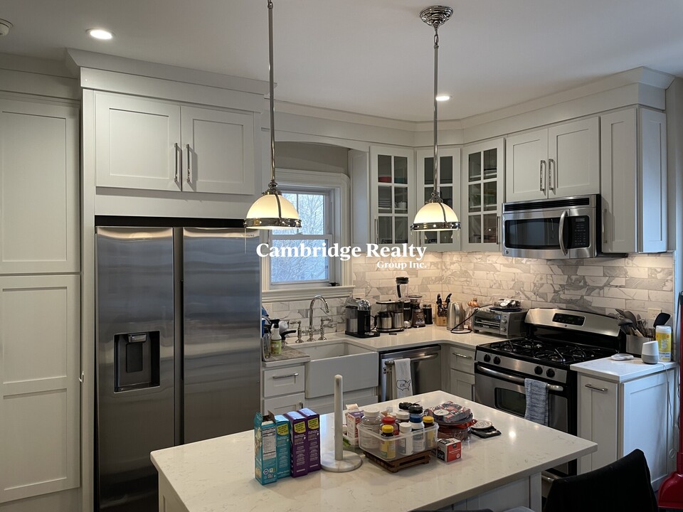 49 Bristol St, Unit 2A in East Cambridge, MA - Building Photo