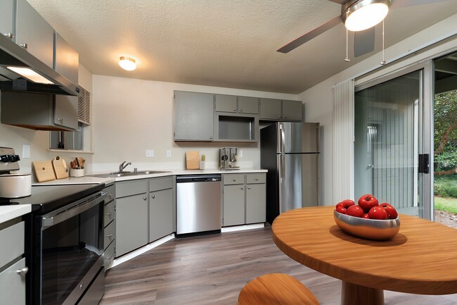 Windemere Apartments in Steilacoom, WA - Foto de edificio - Building Photo