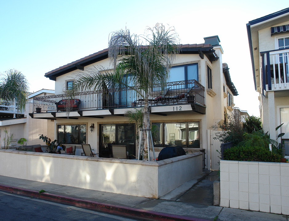 112 43rd St in Newport Beach, CA - Foto de edificio