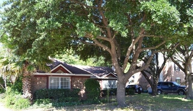 912 Nora Ln in Desoto, TX - Building Photo