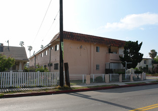 745 N Ardmore Ave in Los Angeles, CA - Building Photo - Building Photo