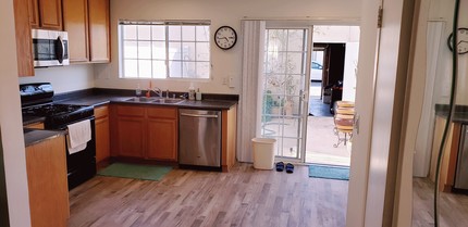 19250 Hamlin St in Los Angeles, CA - Building Photo - Building Photo