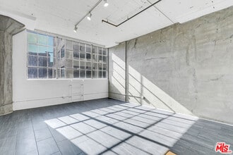 420 San Pedro St in Los Angeles, CA - Foto de edificio - Building Photo