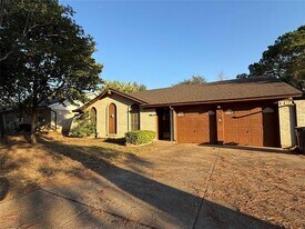 5621 Shady Hill Ln in Arlington, TX - Building Photo