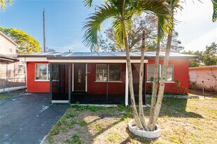 7911 52nd Way N in Pinellas Park, FL - Building Photo