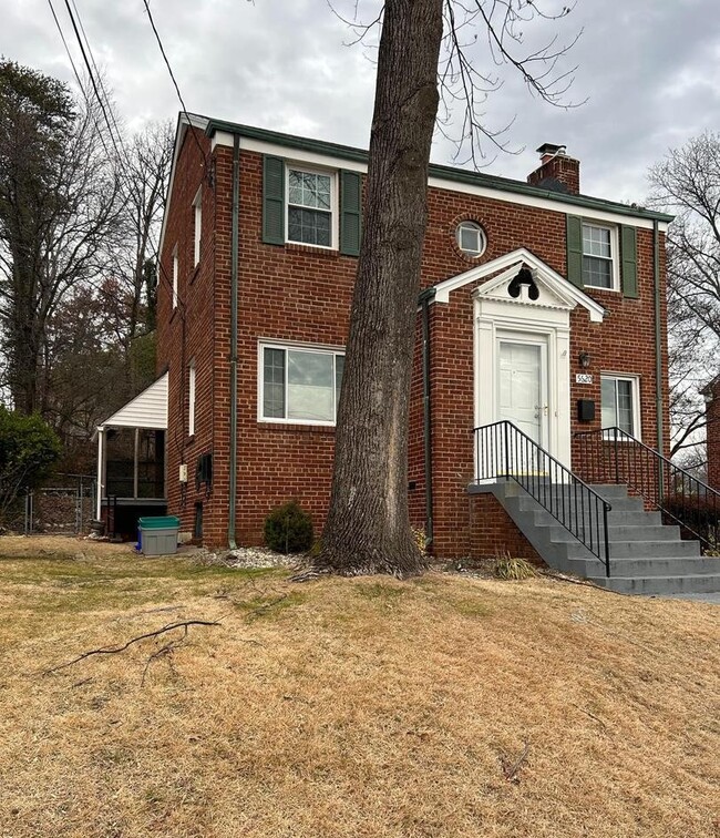 property at 5620 Hawthorne St