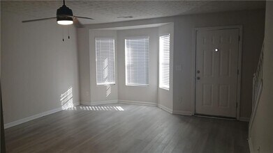 5677 Wind Gate Ln in Lithonia, GA - Foto de edificio - Building Photo
