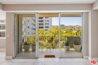 818 N Doheny Dr in West Hollywood, CA - Building Photo - Building Photo