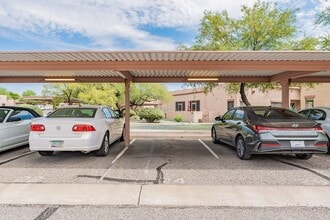 1524 N Paseo La Tinaja in Green Valley, AZ - Foto de edificio - Building Photo