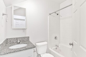 319 Hermosa Ave, Unit 10 in Long Beach, CA - Building Photo - Building Photo