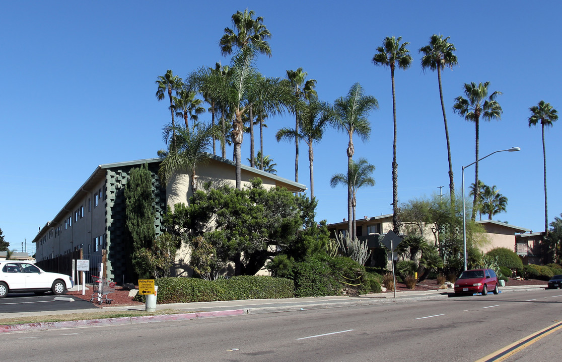 Desert Spa Apartments in San Diego, CA - Building Photo